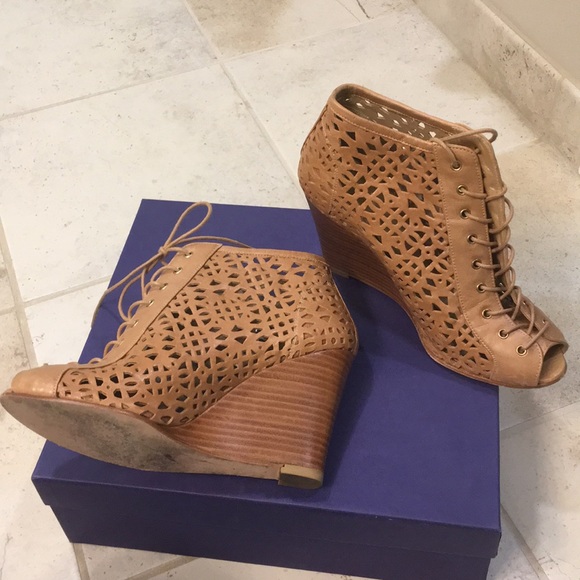 Stuart Weitzman perforated open toe bootie - Picture 2 of 6